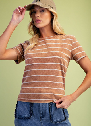 Easel Shripped T-Shirt