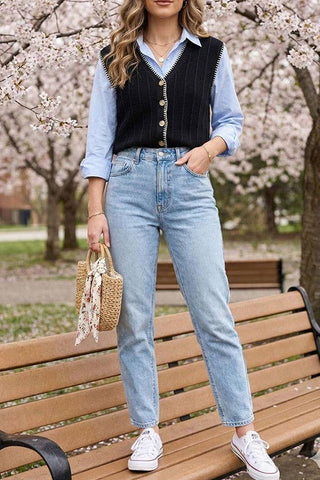 Contrast Trim Button-Front Knit Vest 2
